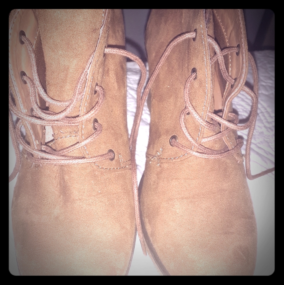 Wheat Wedge short cut boots